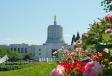 Oregon-Capitol-Building-with-Roses